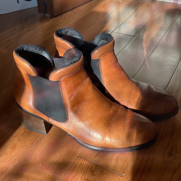 Classic Chelsea Boots from Rieker size 9 - Picture 3 of 5